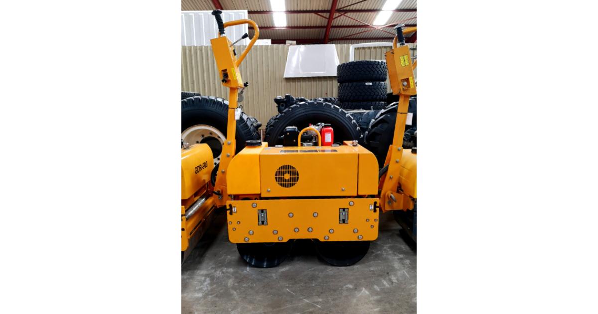 Walk-Behind Vibrating Dual Drum Roller 770kg Diesel