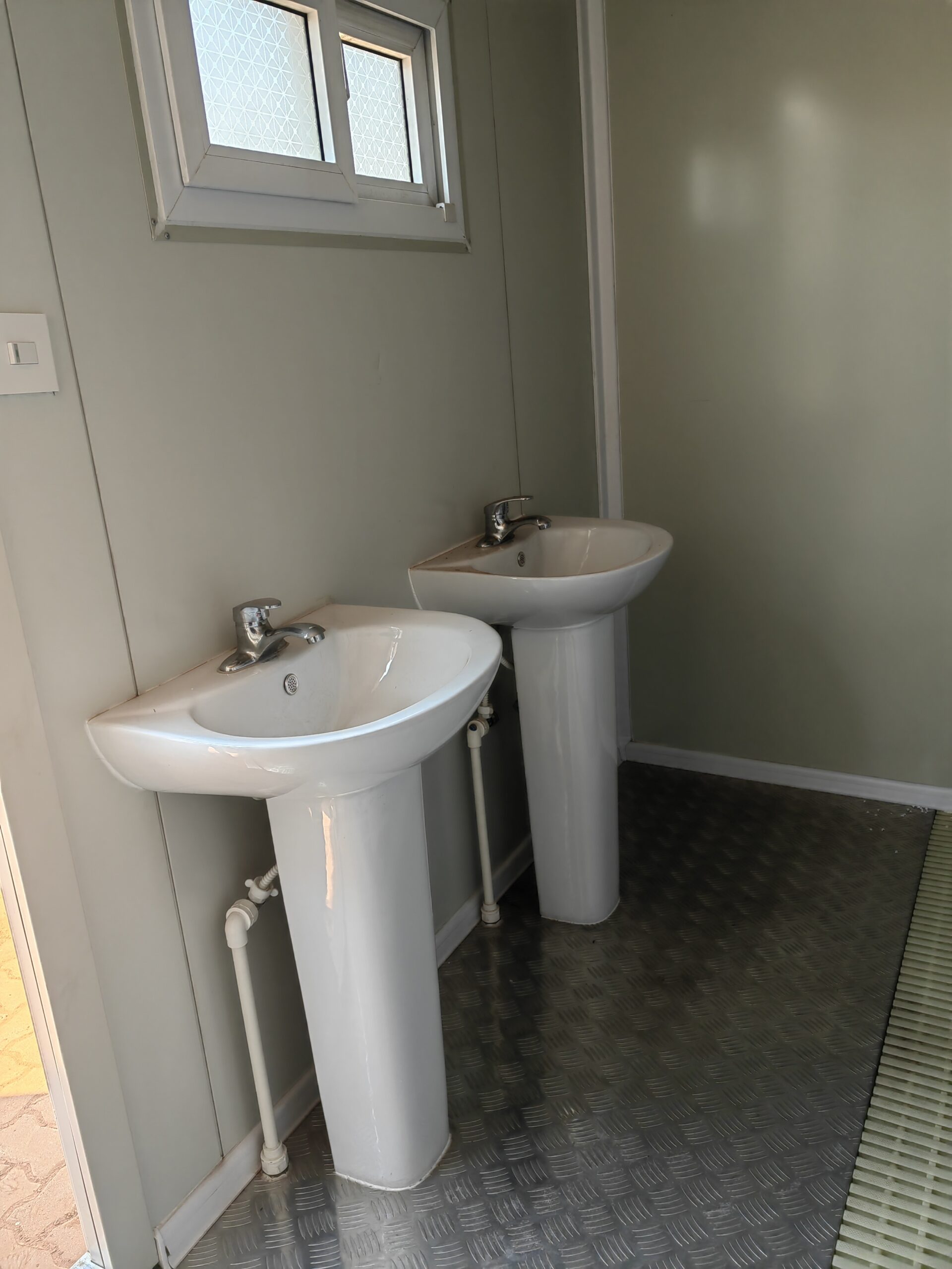 Container Shower Ablution Unit 6 Shower / 5 Basin