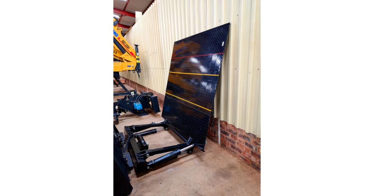 Tail Lift 2400mm Wide