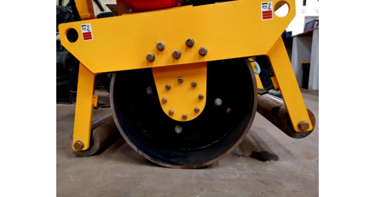 Walk-Behind Vibrating Single Drum Roller 180kg Petrol