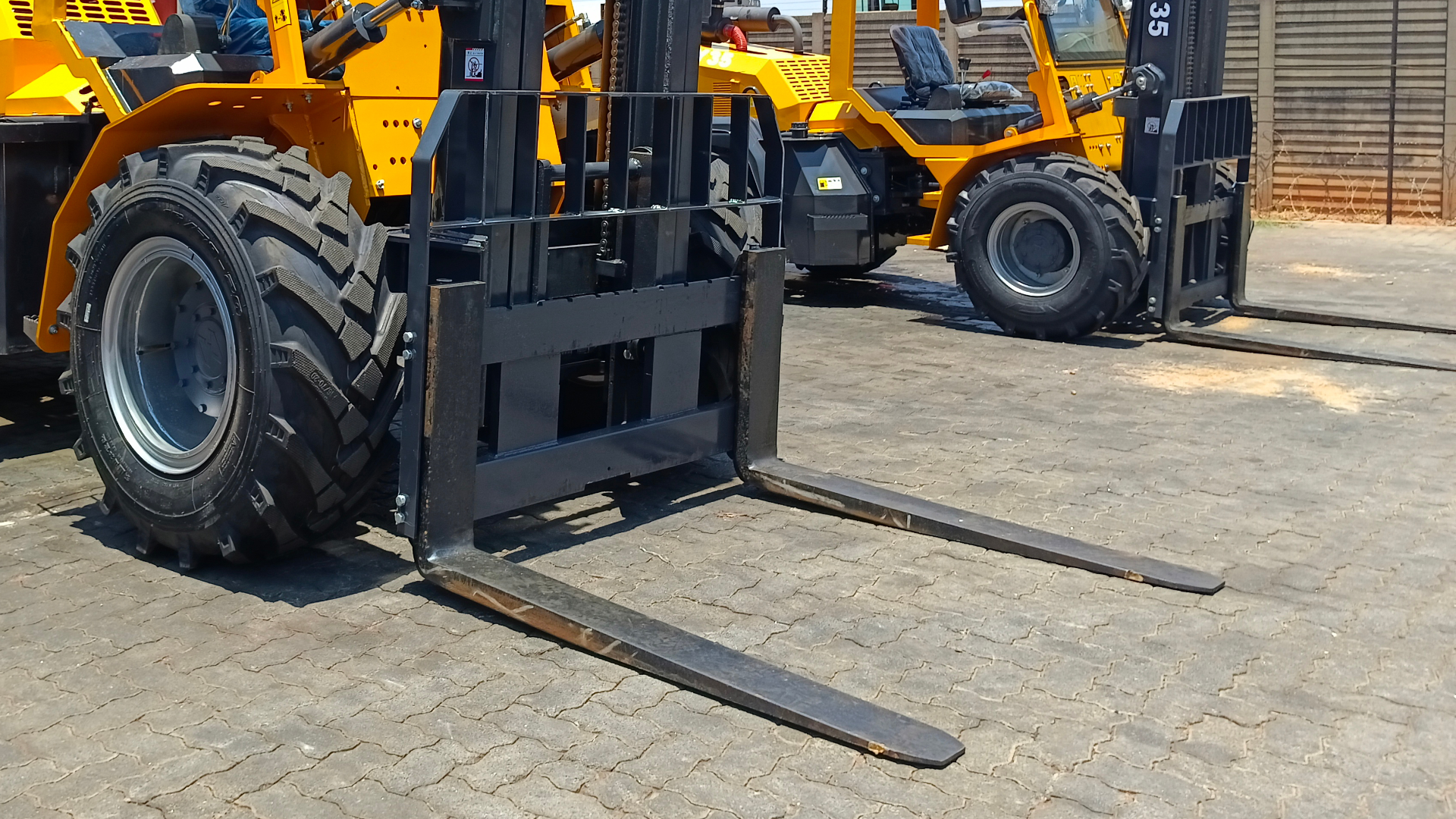 Forklift Off Road Articulated 4x4 5000kg